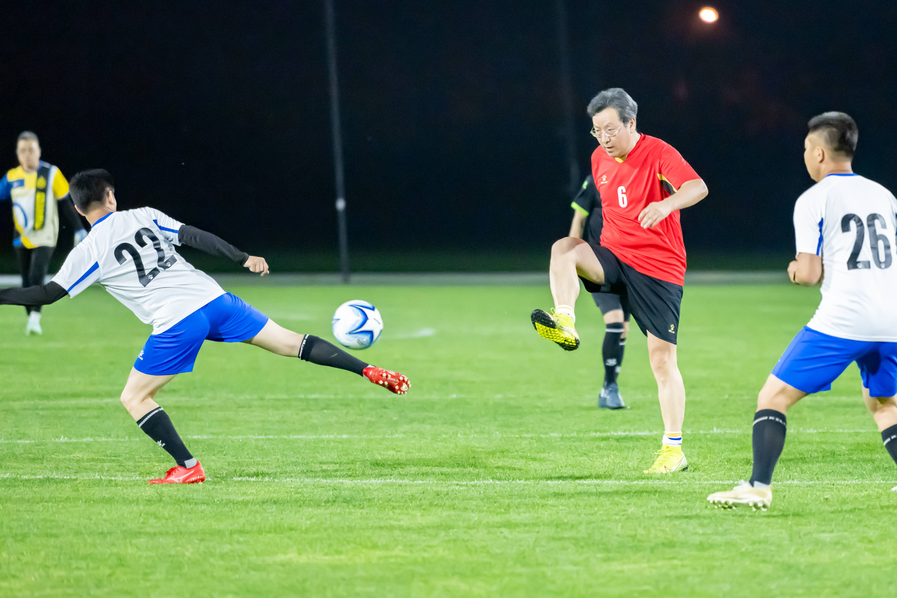 端还是防守 端还是防守