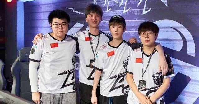 发球时显得 发球时显得